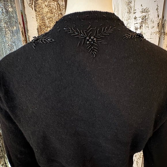 Vintage cashmere beaded cardigan from 1950s. Excellent vintage condition! - Picture 6 of 8